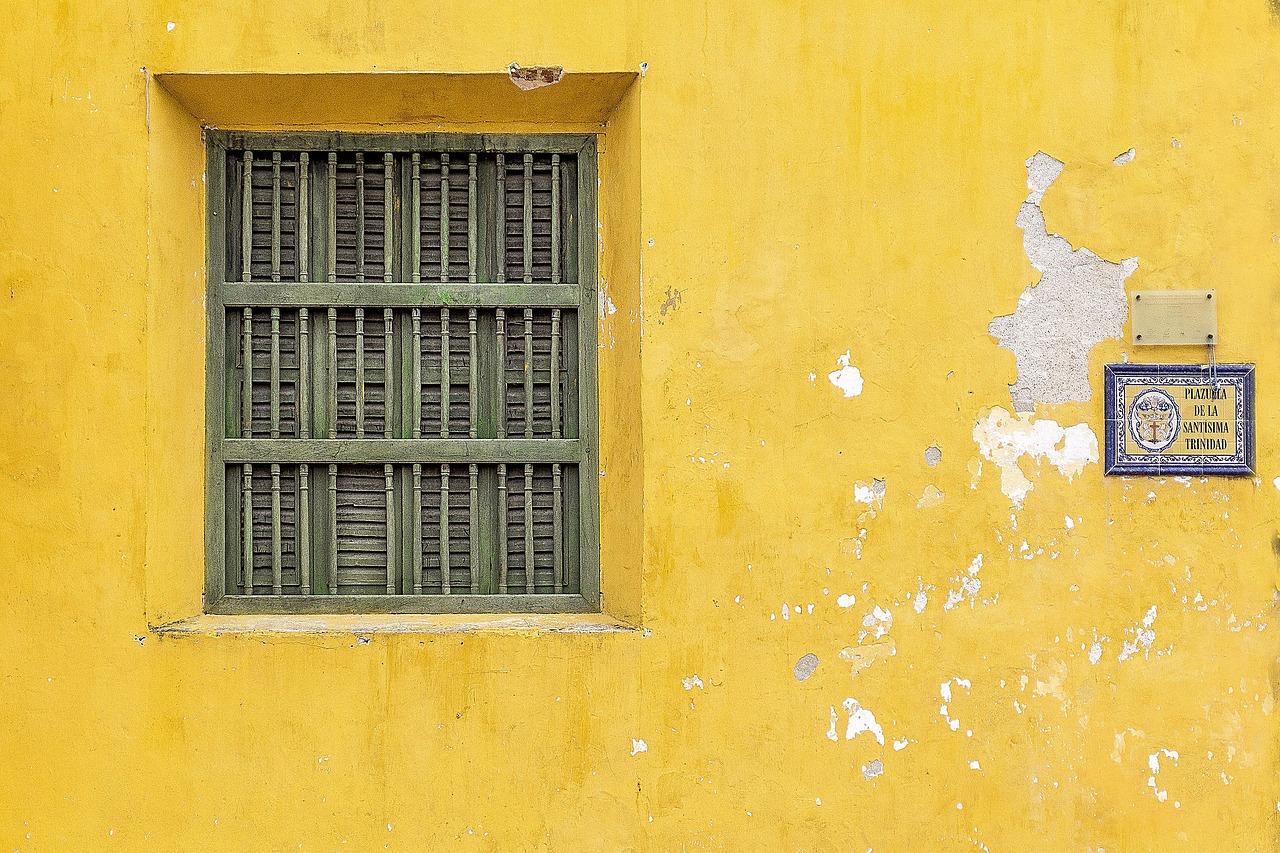 découvrez nos services professionnels d'enduits extérieurs pour protéger et embellir la façade de votre maison avec une finition durable et esthétique.