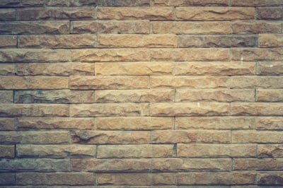 Comment réaliser un mur de briques décoratif dans votre salon